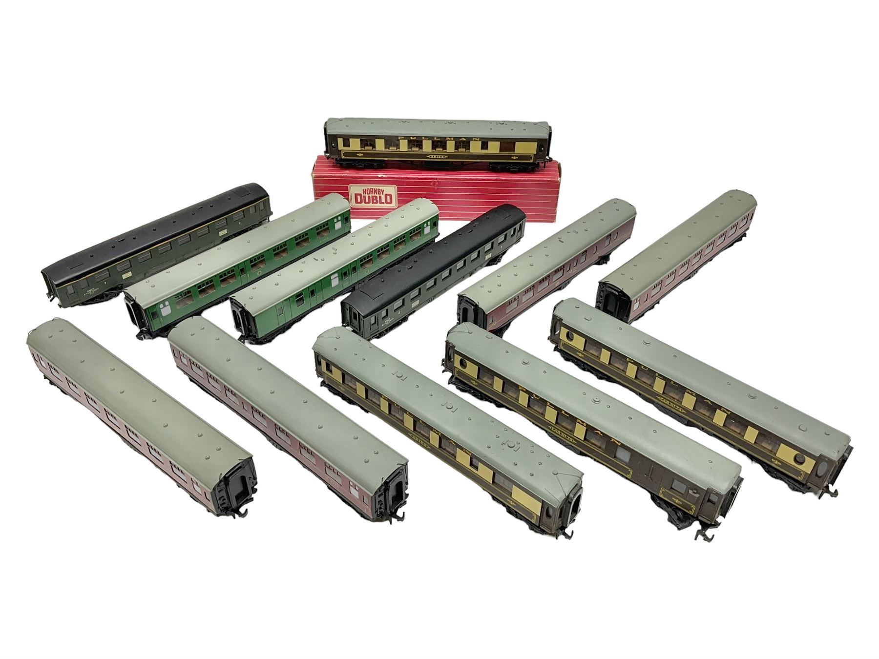 Hornby Dublo - ten passenger coaches including two Southern and four maroon BR Mk.I Passenger Coache