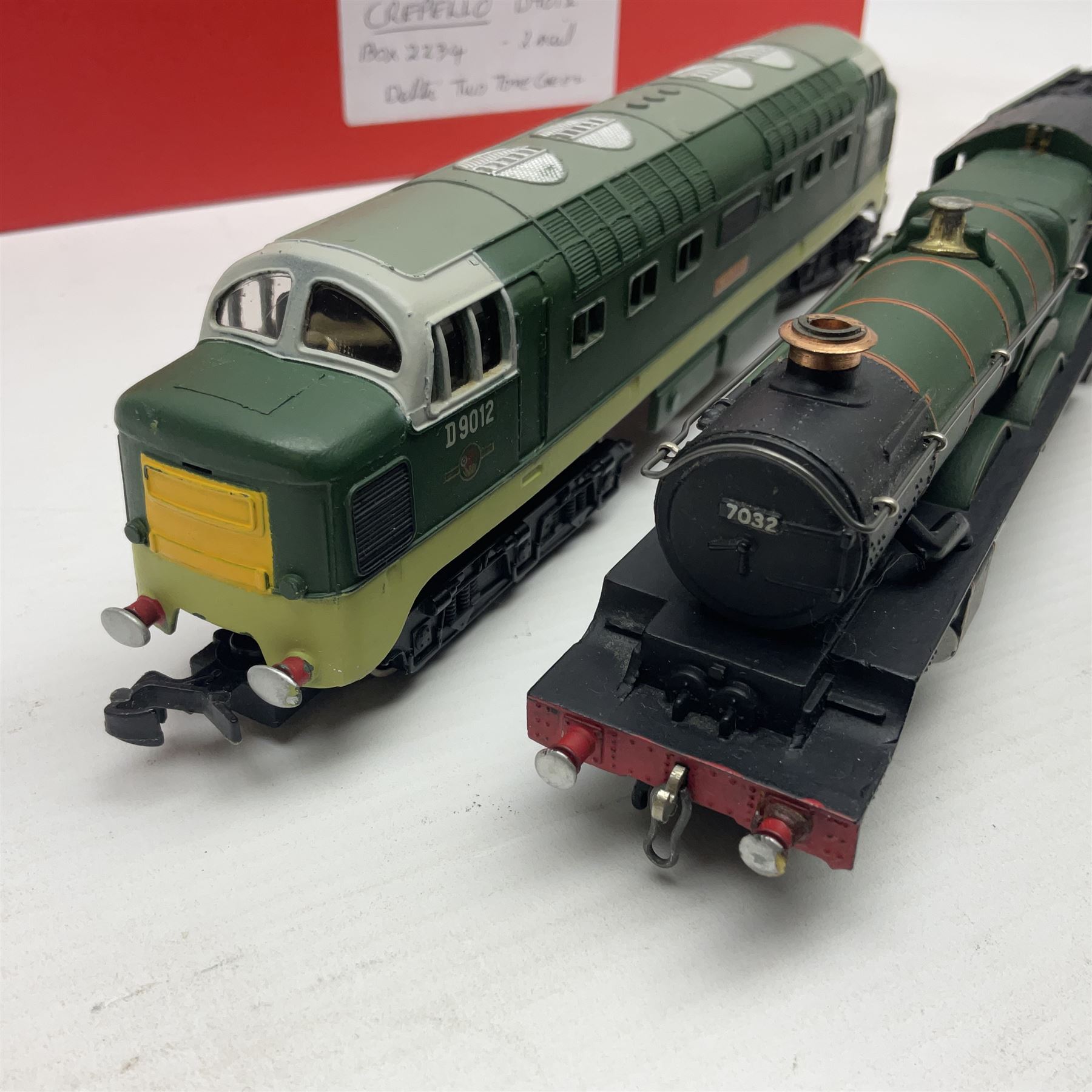 Hornby Dublo - 2-rail - Castle Class 4-6-0 locomotive 'Denbigh Castle' No.7032; and Deltic Type Dies - Image 3 of 13