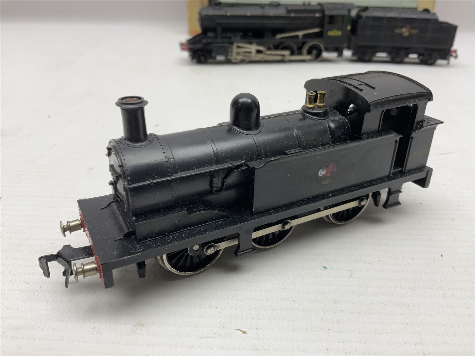 Hornby Dublo - 2-rail - Class 8F 2-8-0 locomotive No.48109 in BR black; Class R1 0-6-0 tank locomoti - Image 5 of 14