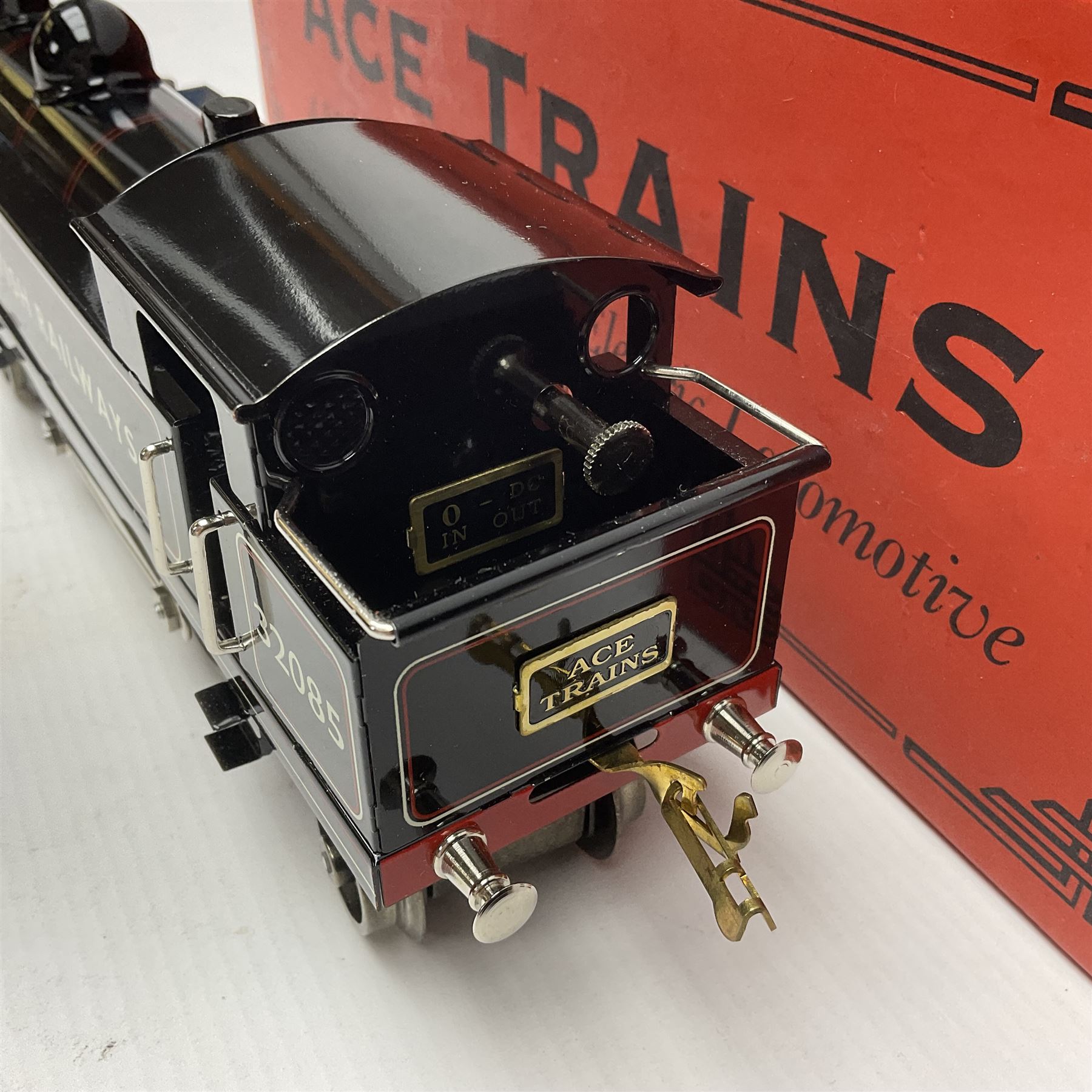 Ace Trains '0' gauge - E/2BR 4-4-4 tank locomotive No.32085 in BR black; boxed with original packagi - Image 9 of 17