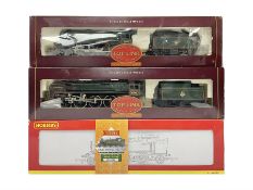 Hornby '00' gauge - Special Edition Britannia Class 7P6F 4-6-2 locomotive 'Lord Roberts' No.70042 in