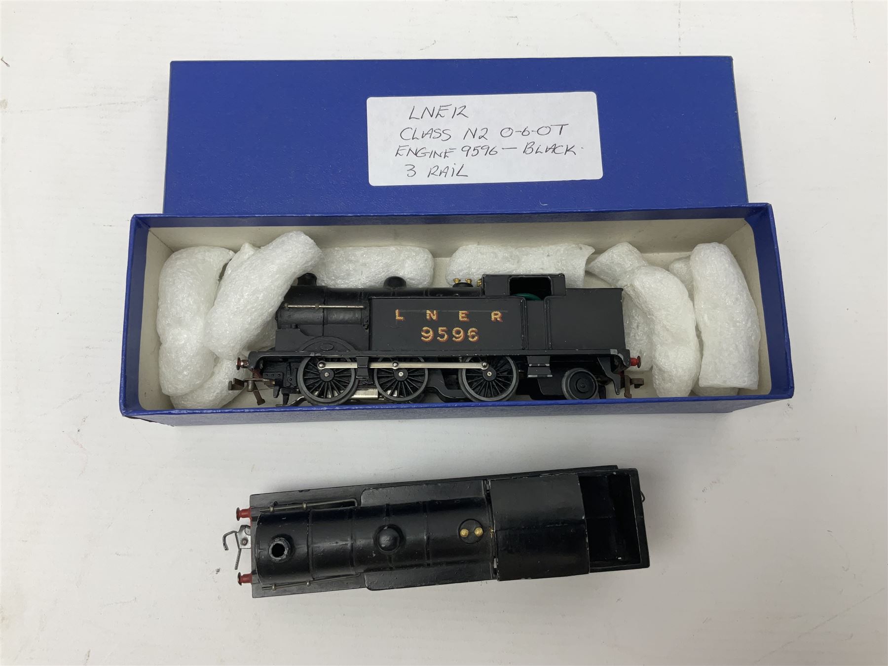 Hornby Dublo - two 3-rail Class N2 0-6-2 tank locomotives No.9596 in LNER black in modern unassociat - Image 3 of 8