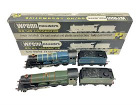 Wrenn '00' gauge - two Castle Class' 4-6-0 locomotives - 'Devizes Castle' No.7002 in GW Green; and '