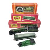 Hornby Dublo - 2-rail - Castle Class 4-6-0 locomotive 'Cardiff Castle' No.4075 with instructions and