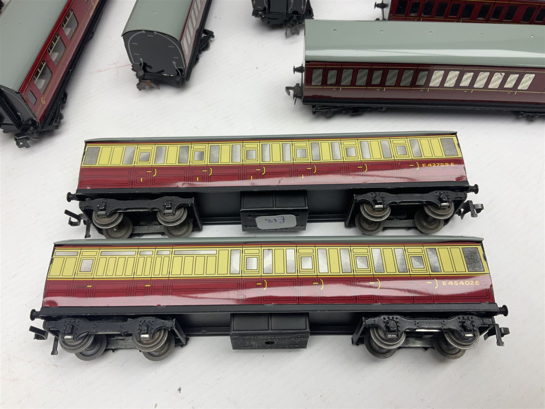 Hornby Dublo - fourteen passenger coaches including Southern Suburban Stock - Image 8 of 17