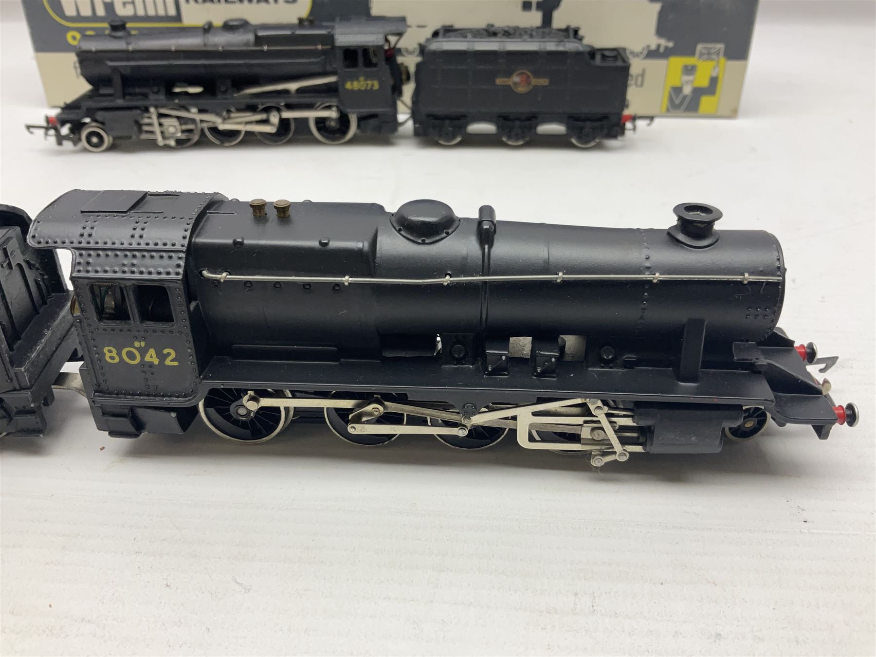 Wrenn '00' gauge - two Class 8F 2-8-0 locomotives - No.48073 in BR Plain Black; boxed; and No.8042 i - Image 10 of 21