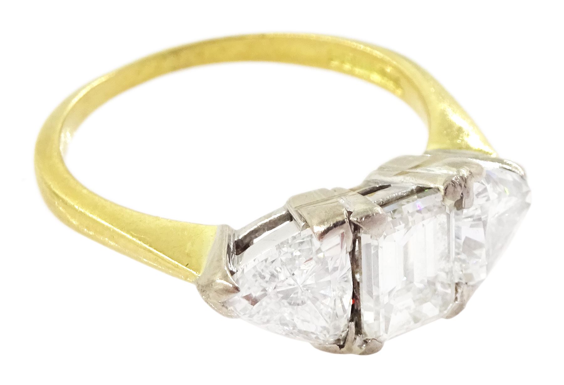 18ct gold three stone emerald cut and trillion cut diamond ring - Image 3 of 4