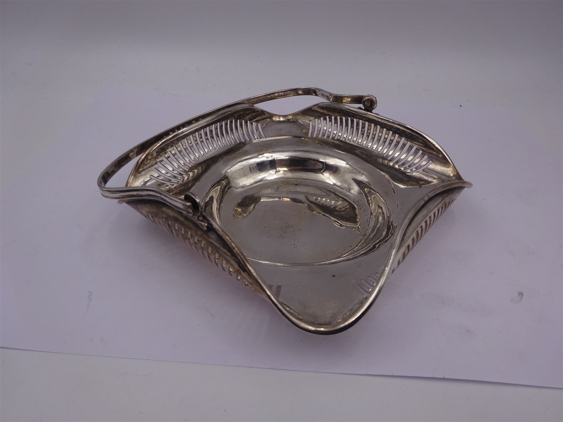 Early 20th century Chinese export silver swing handled basket - Image 3 of 4