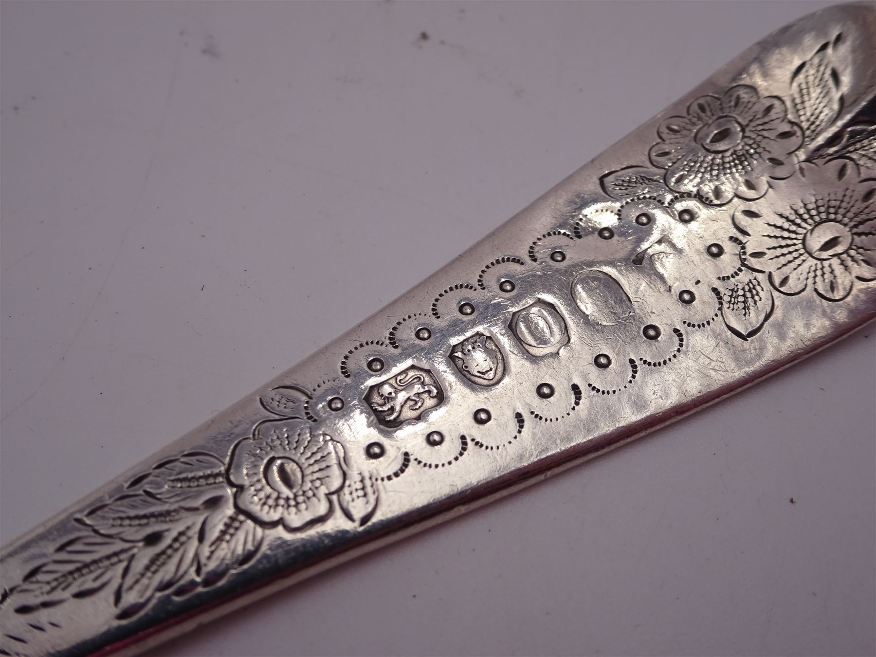 George IV silver fruit serving spoon - Image 7 of 8