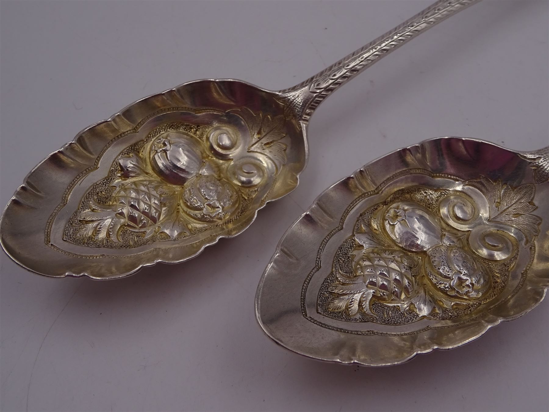 George IV silver fruit serving spoon - Image 4 of 8