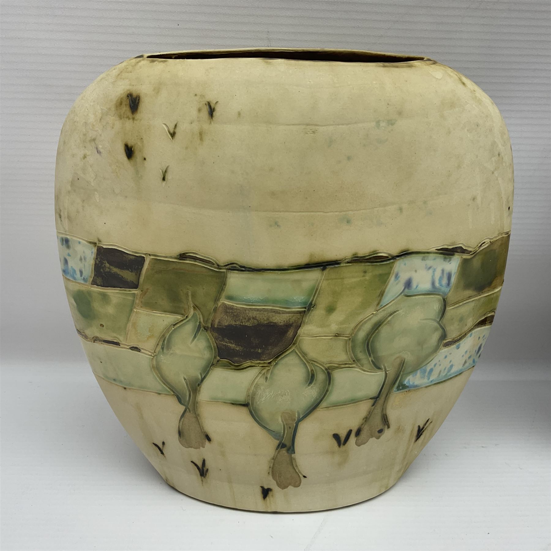Collection of studio pottery - Image 7 of 15