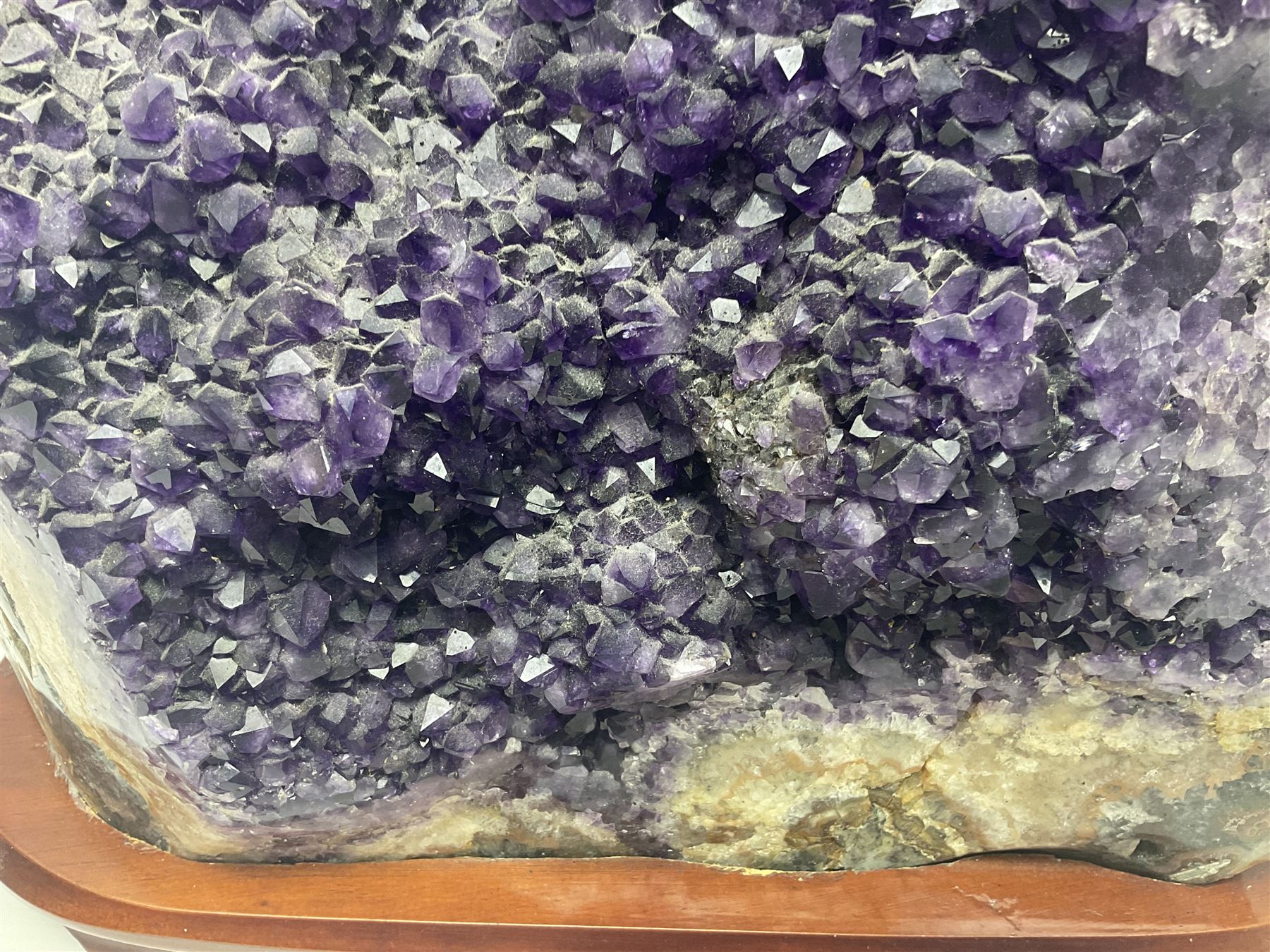 Large amethyst crystal geode cluster - Image 4 of 12
