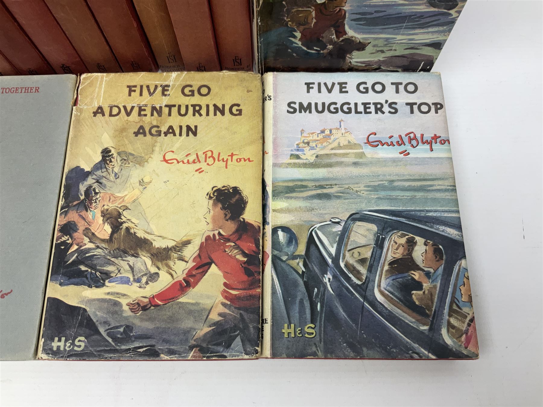 Enid Blyton; Famous five twenty volumes - Image 2 of 17