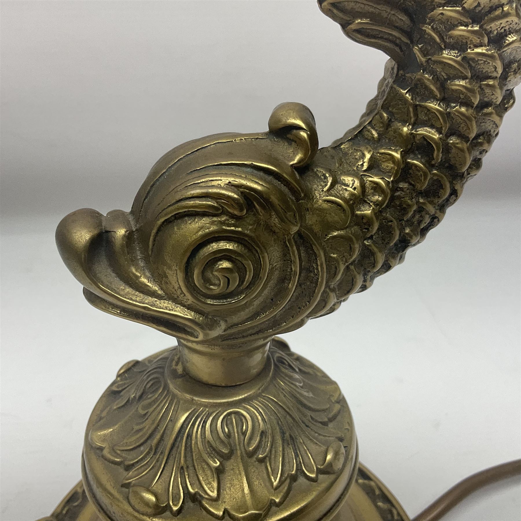 Gilt metal table lamp - Image 5 of 10