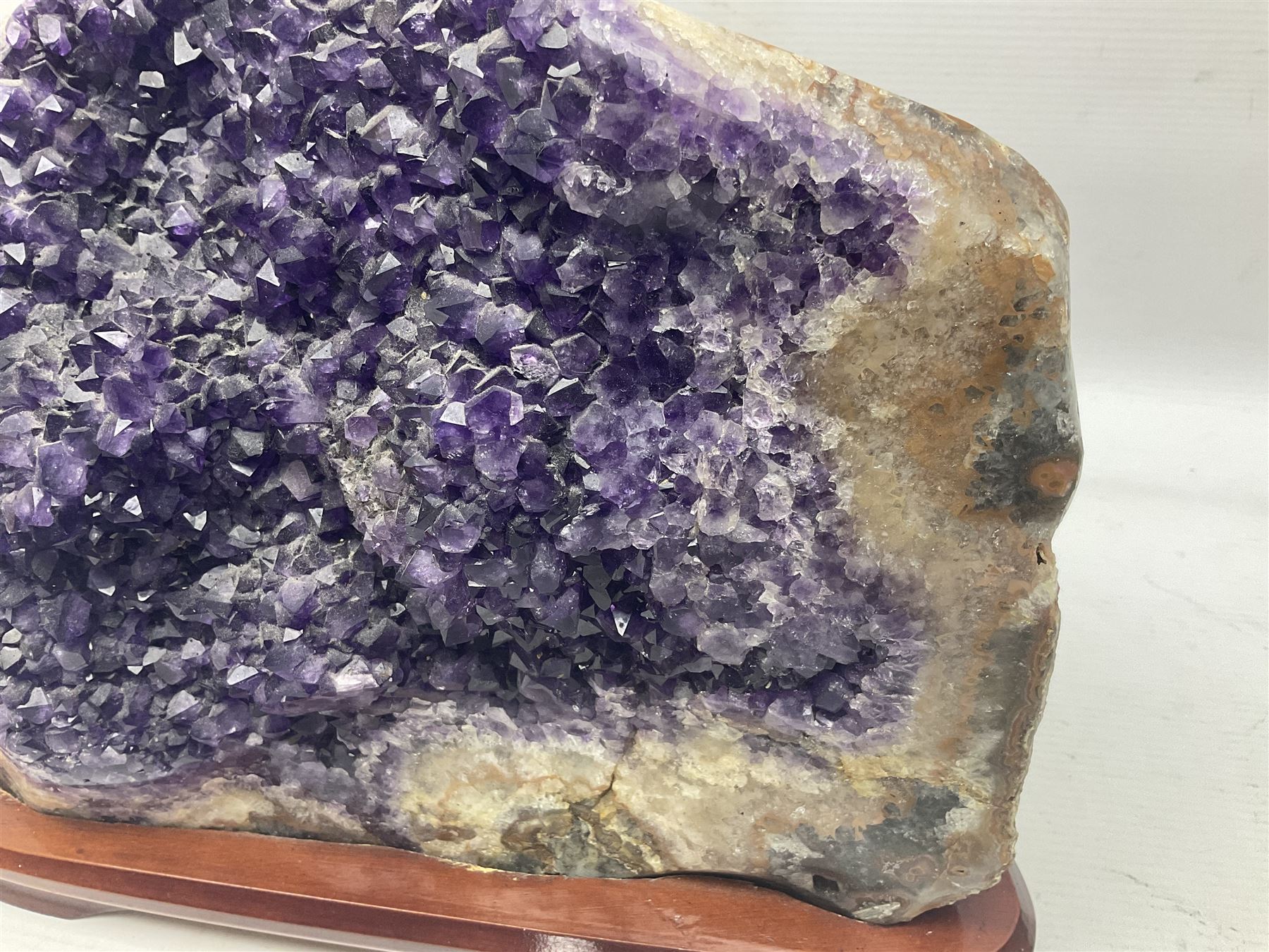 Large amethyst crystal geode cluster - Image 5 of 12