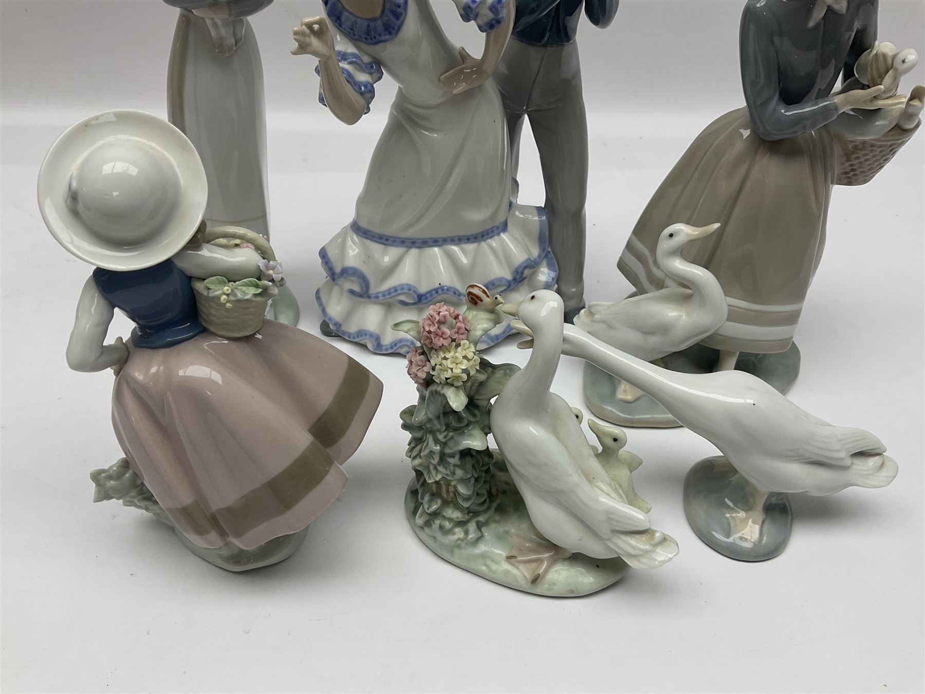 Five Lladro figures - Image 8 of 16