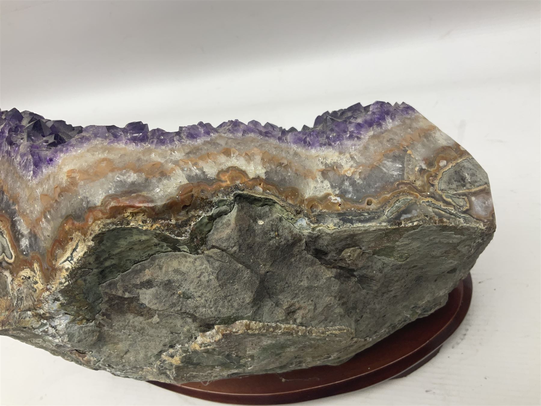 Large amethyst crystal geode cluster - Image 9 of 12