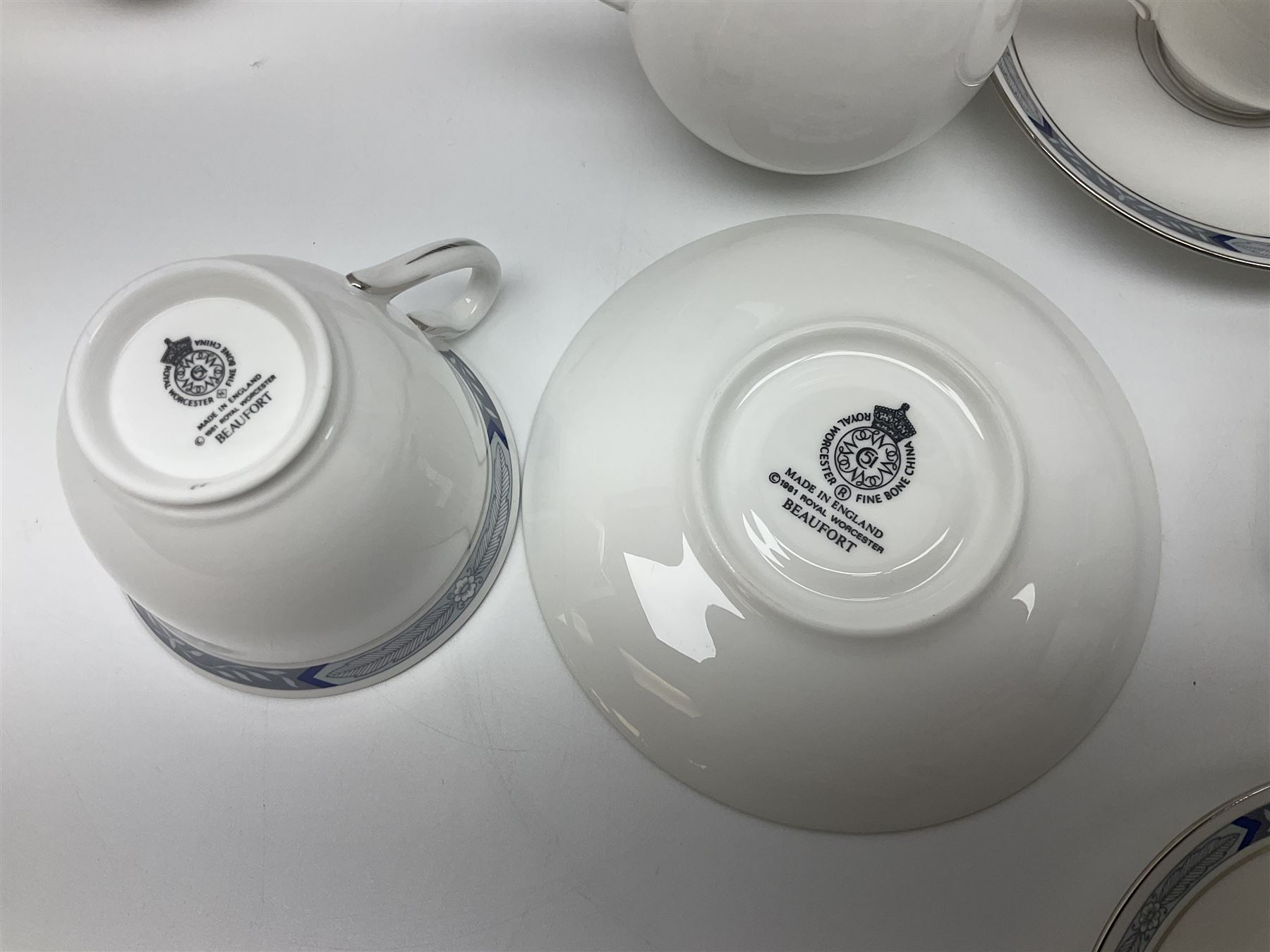 Royal Worcester Beaufort tea service - Image 5 of 16