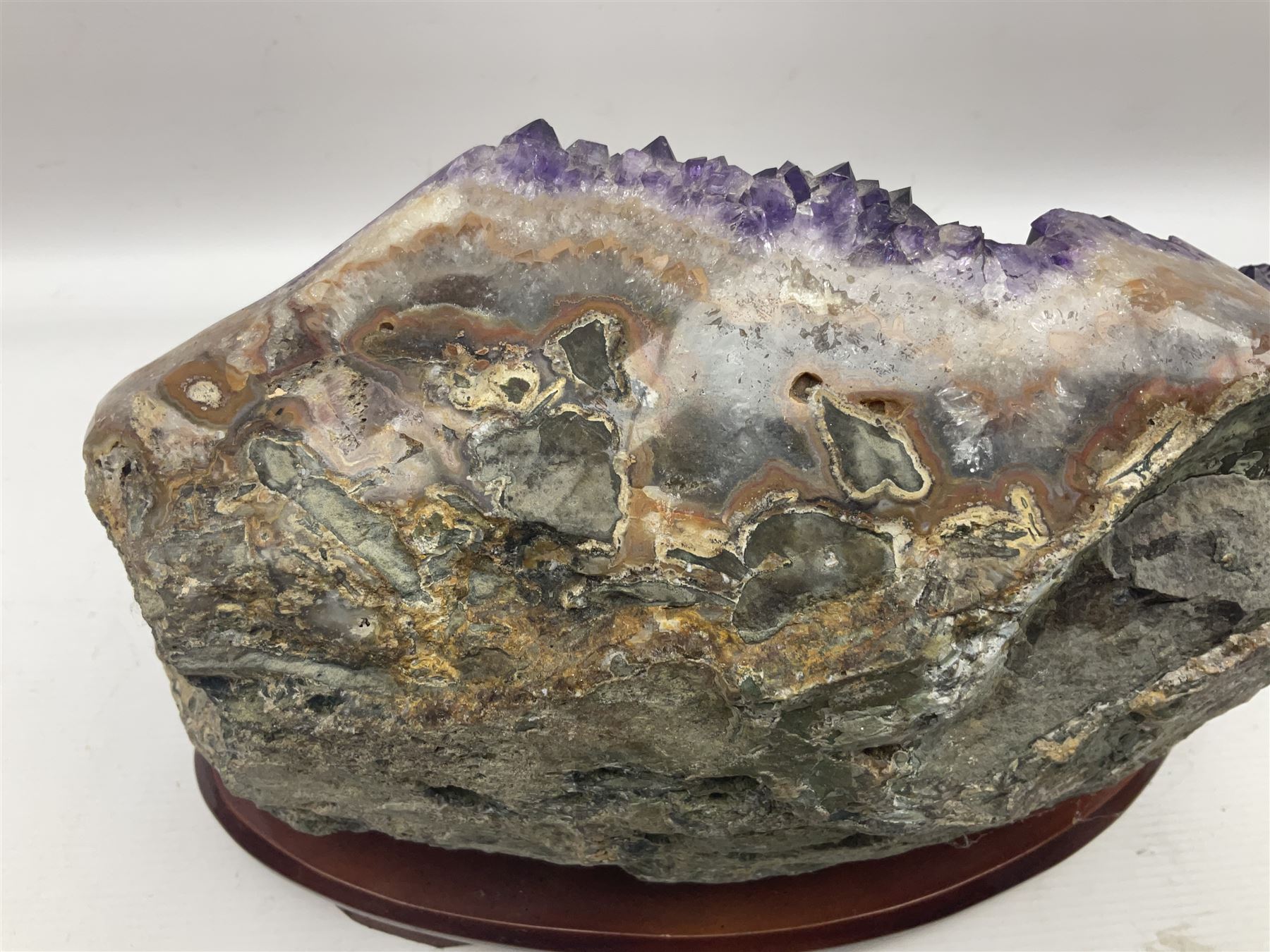 Large amethyst crystal geode cluster - Image 8 of 12