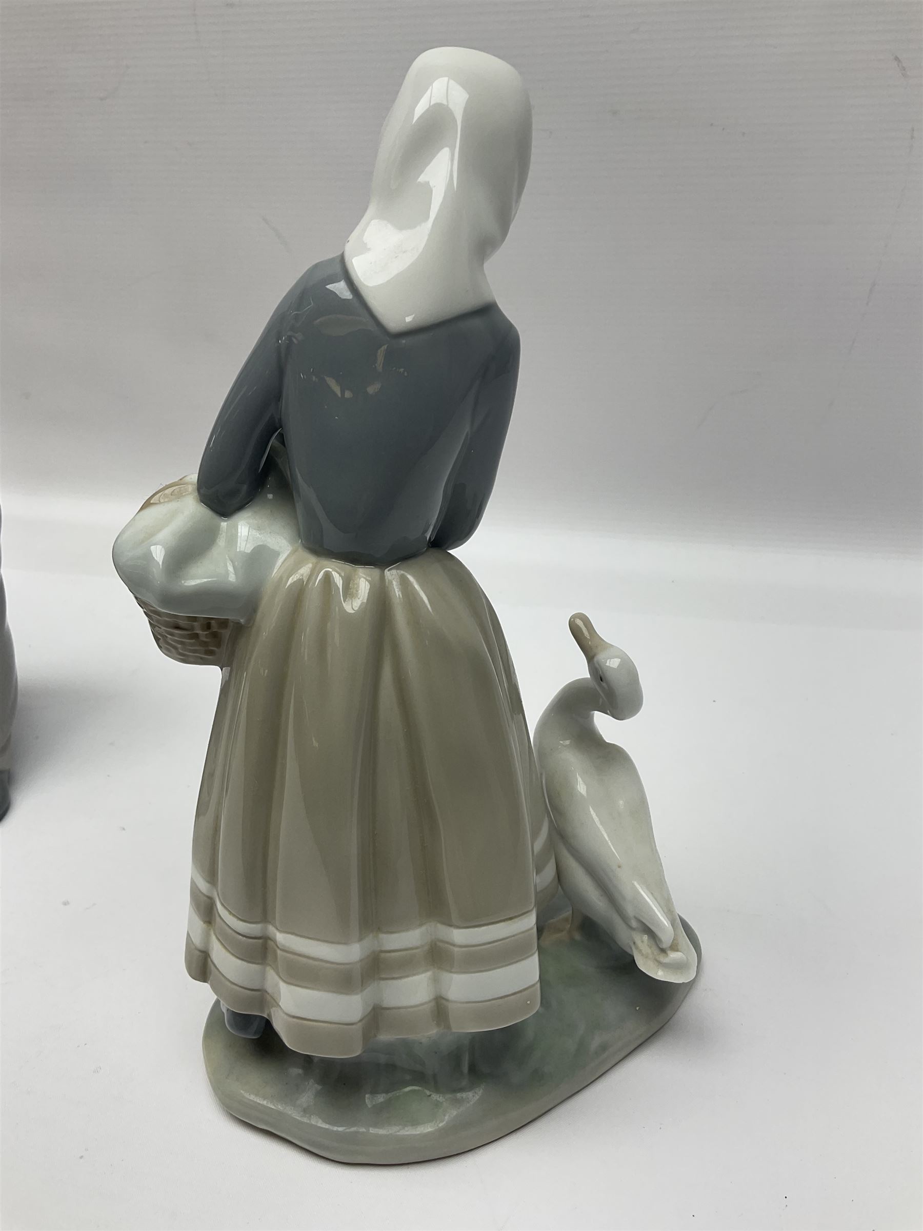 Five Lladro figures - Image 10 of 16