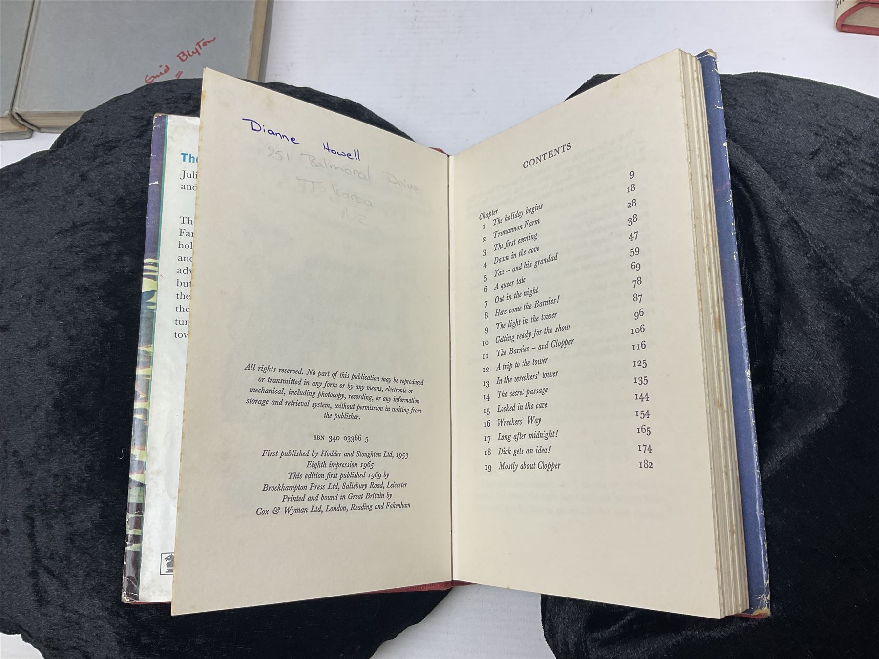 Enid Blyton; Famous five twenty volumes - Image 10 of 17