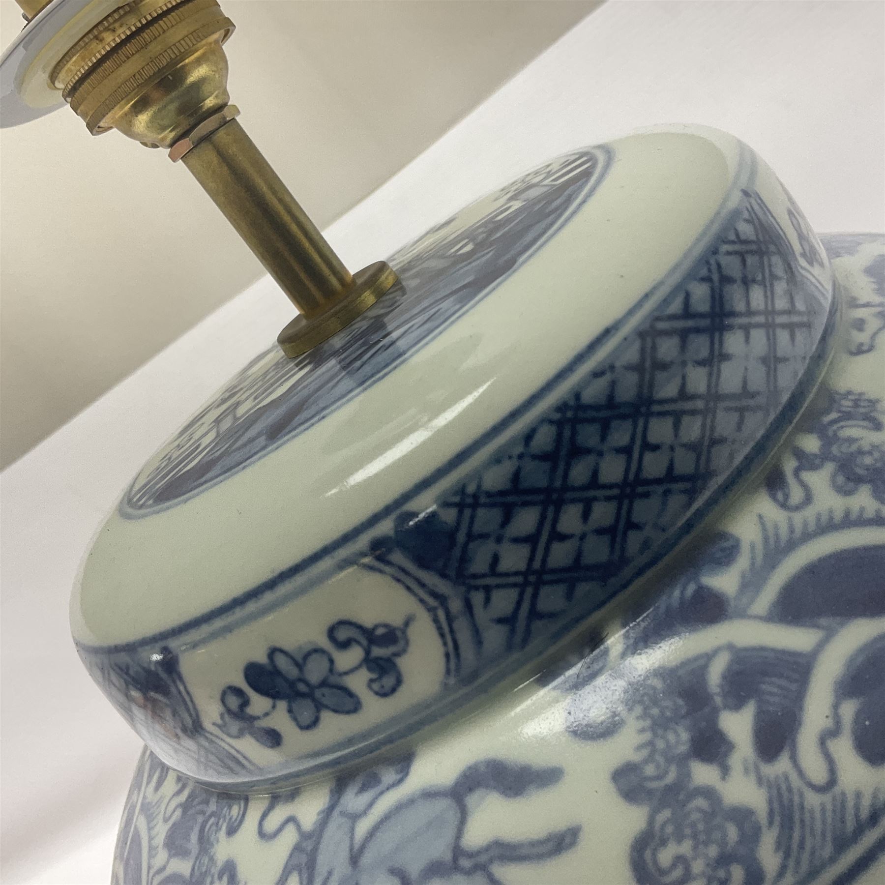 Blue and White table lamp of baluster form - Image 2 of 8