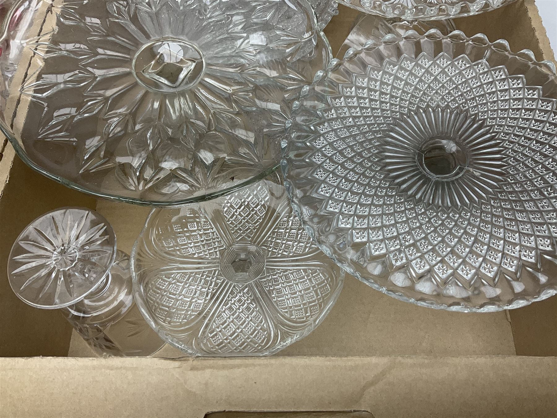 Cut crystal and glassware - Image 5 of 10