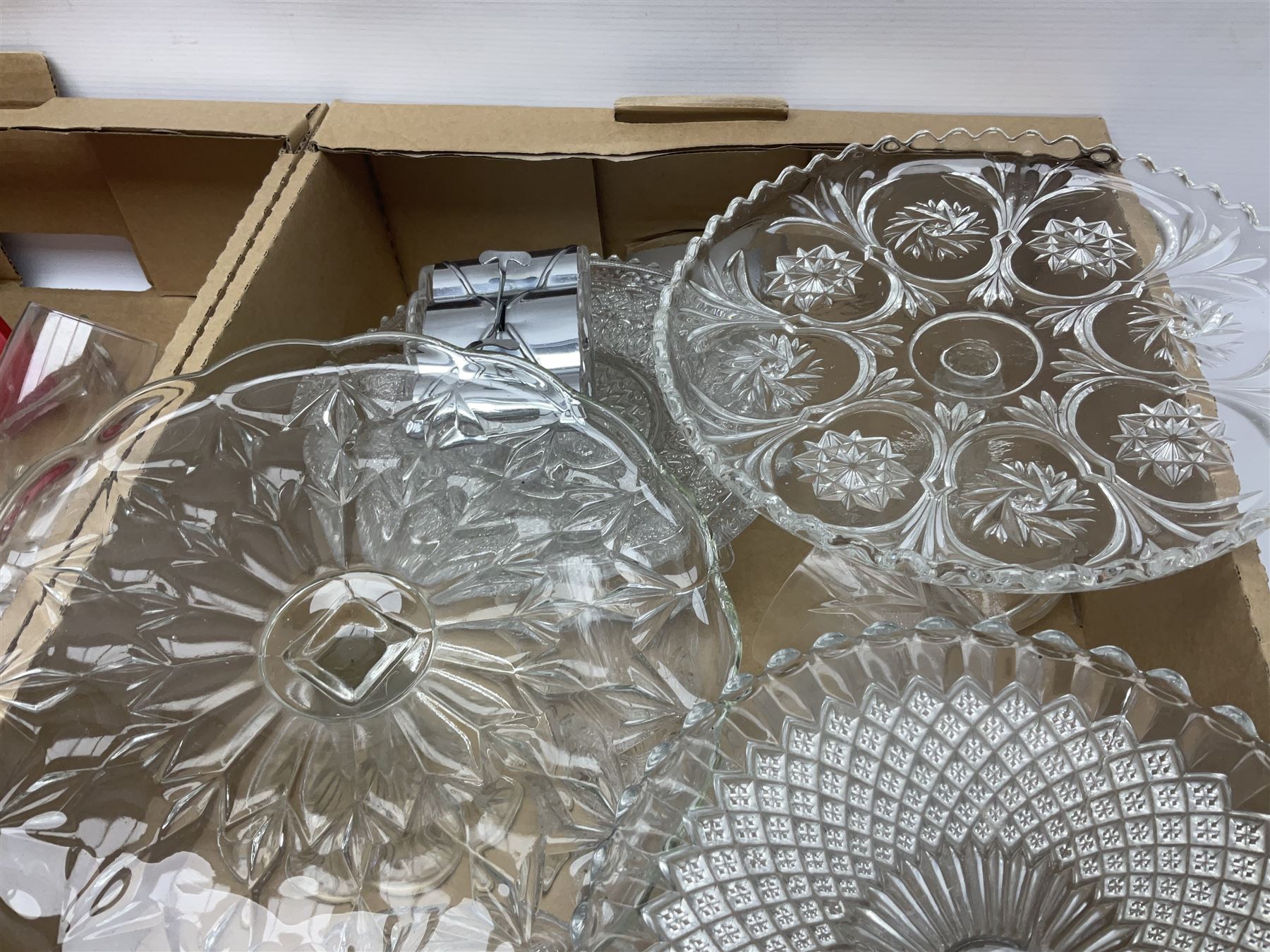 Cut crystal and glassware - Image 4 of 10