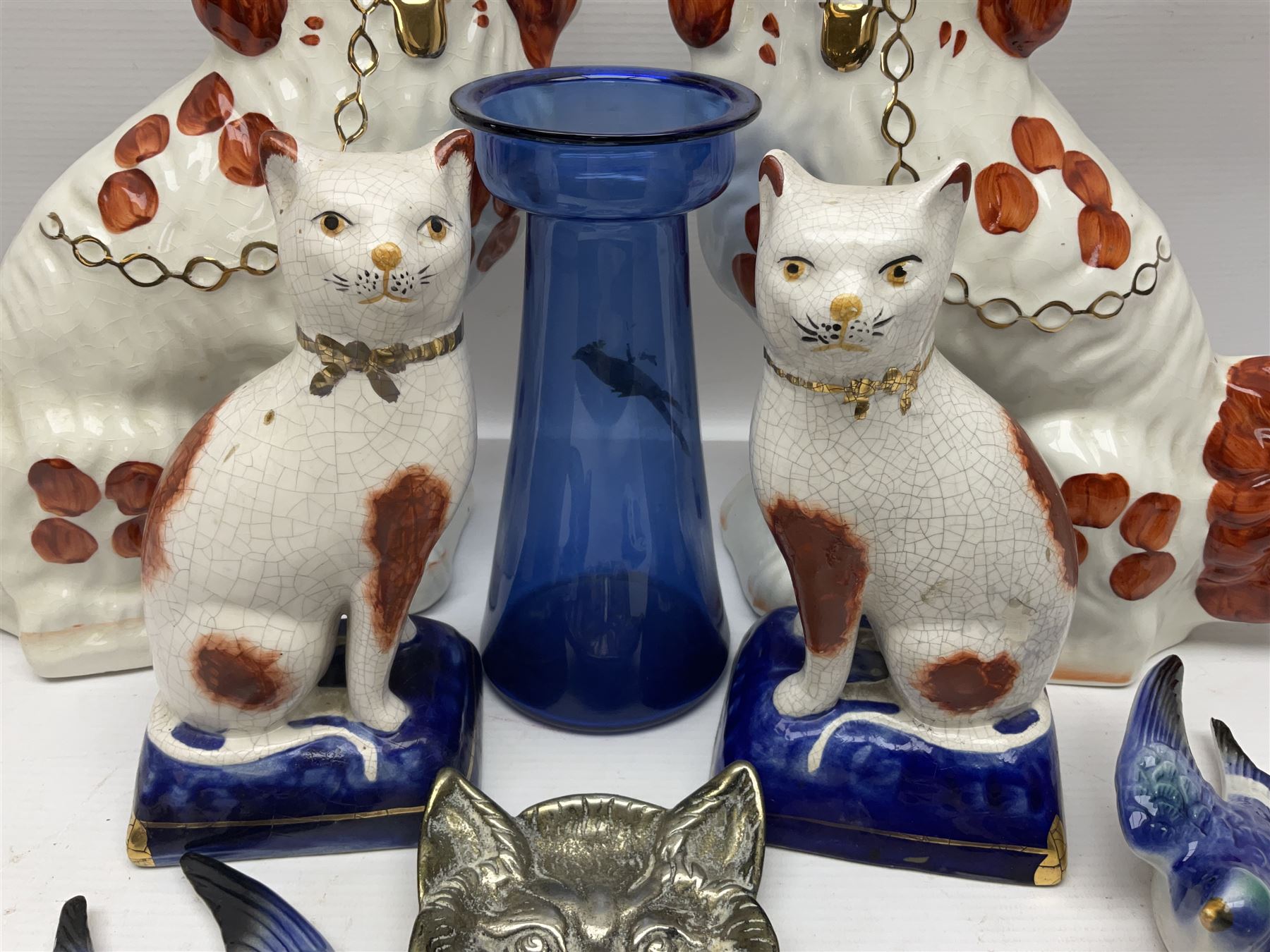 Pair of Staffordshire style dogs and a pair of Staffordshire style cats - Image 5 of 9