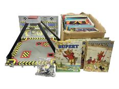 BBC Worldwide Logistix Kids Retail ‘The Robot Wars Arena’ 1998 with fourteen Mini-bots