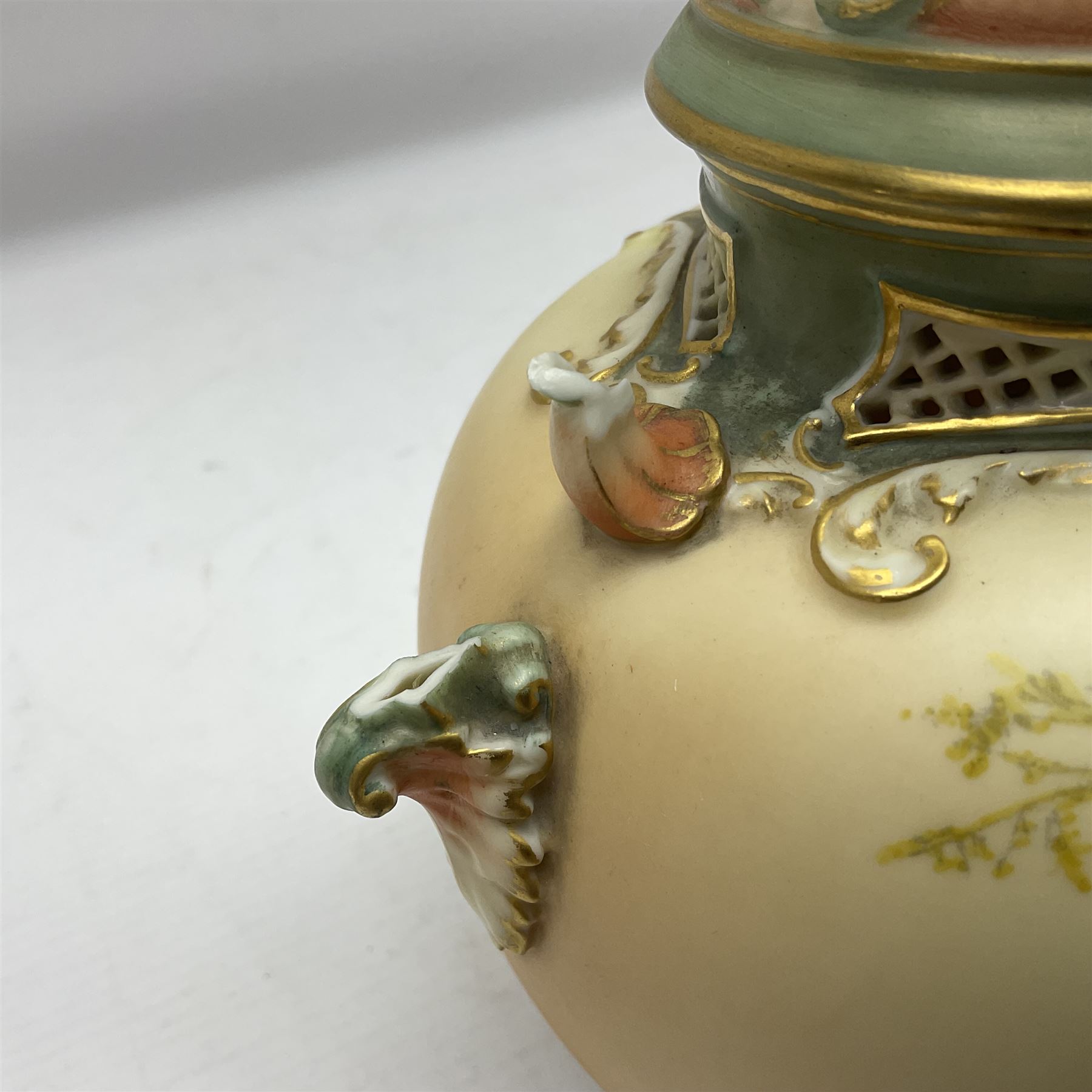 Royal Worcester blush ivory jar and cover - Image 2 of 7