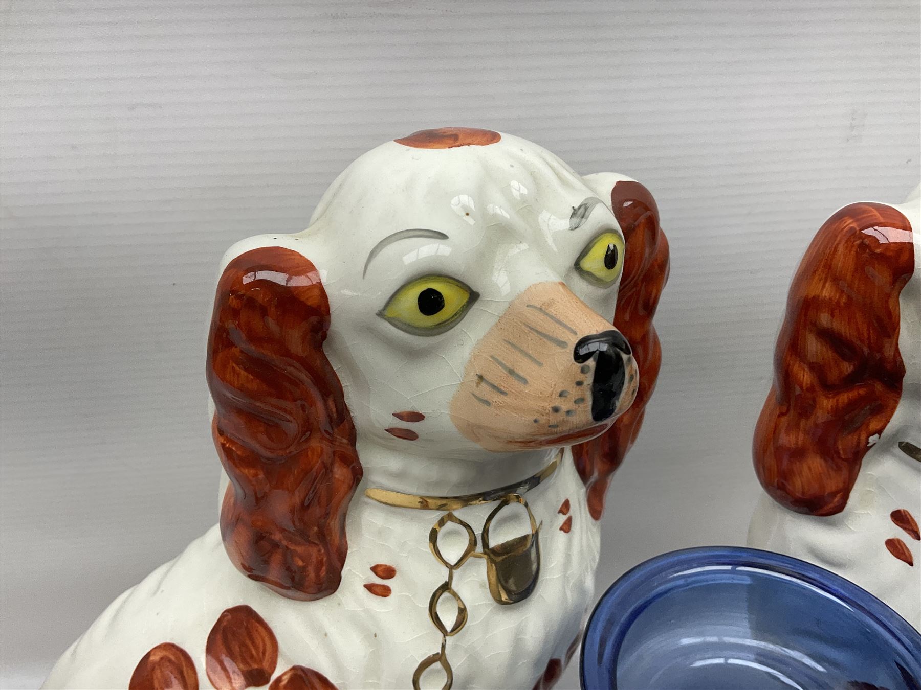 Pair of Staffordshire style dogs and a pair of Staffordshire style cats - Image 6 of 9