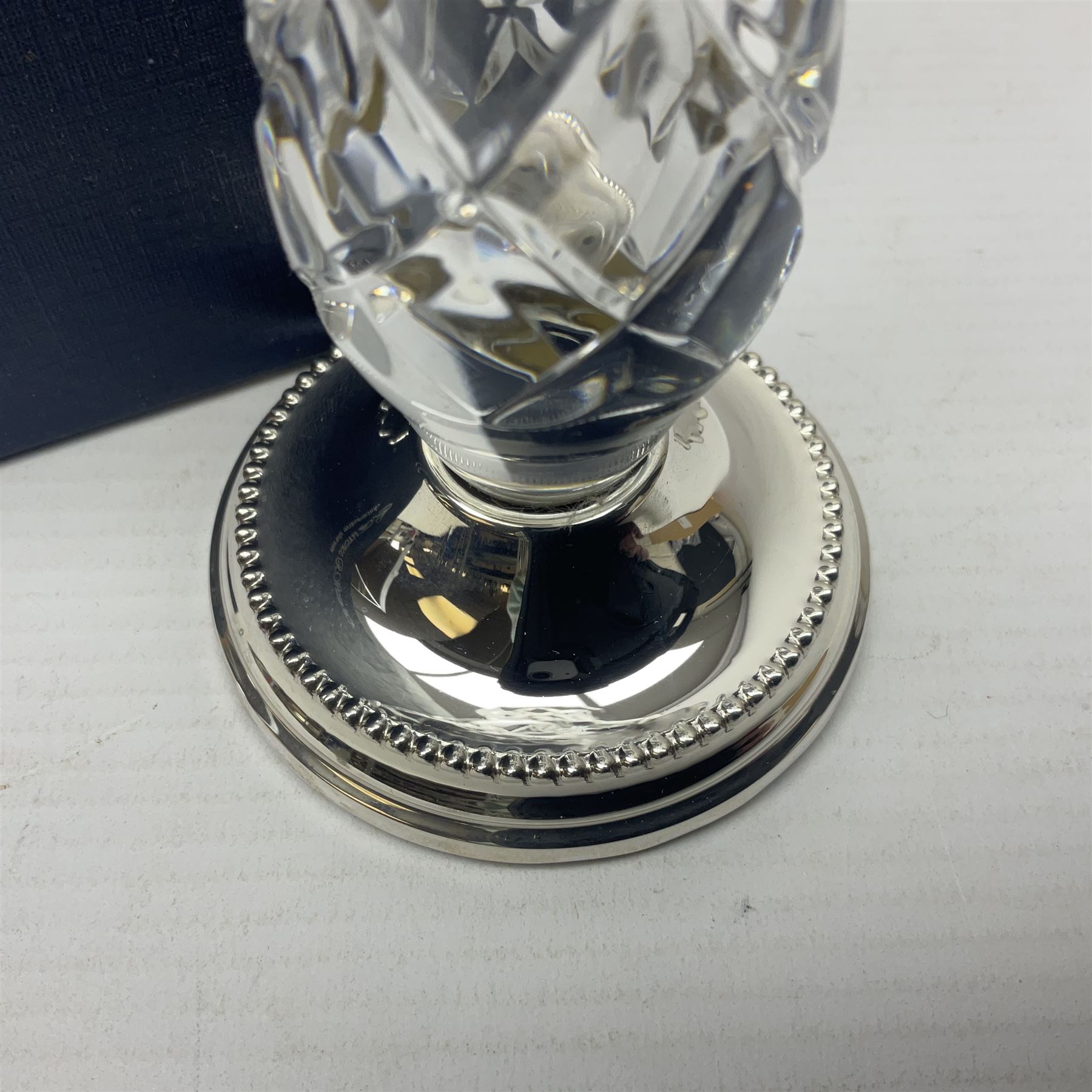 Modern silver mounted cut crystal vase - Image 2 of 5