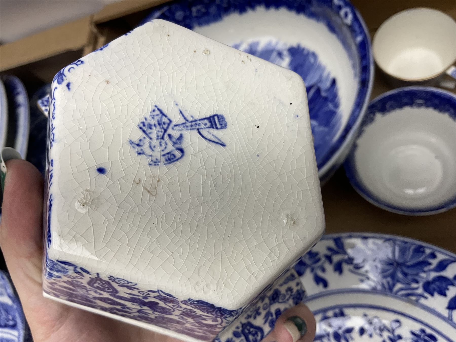 Collection of blue and white ceramics - Image 6 of 8