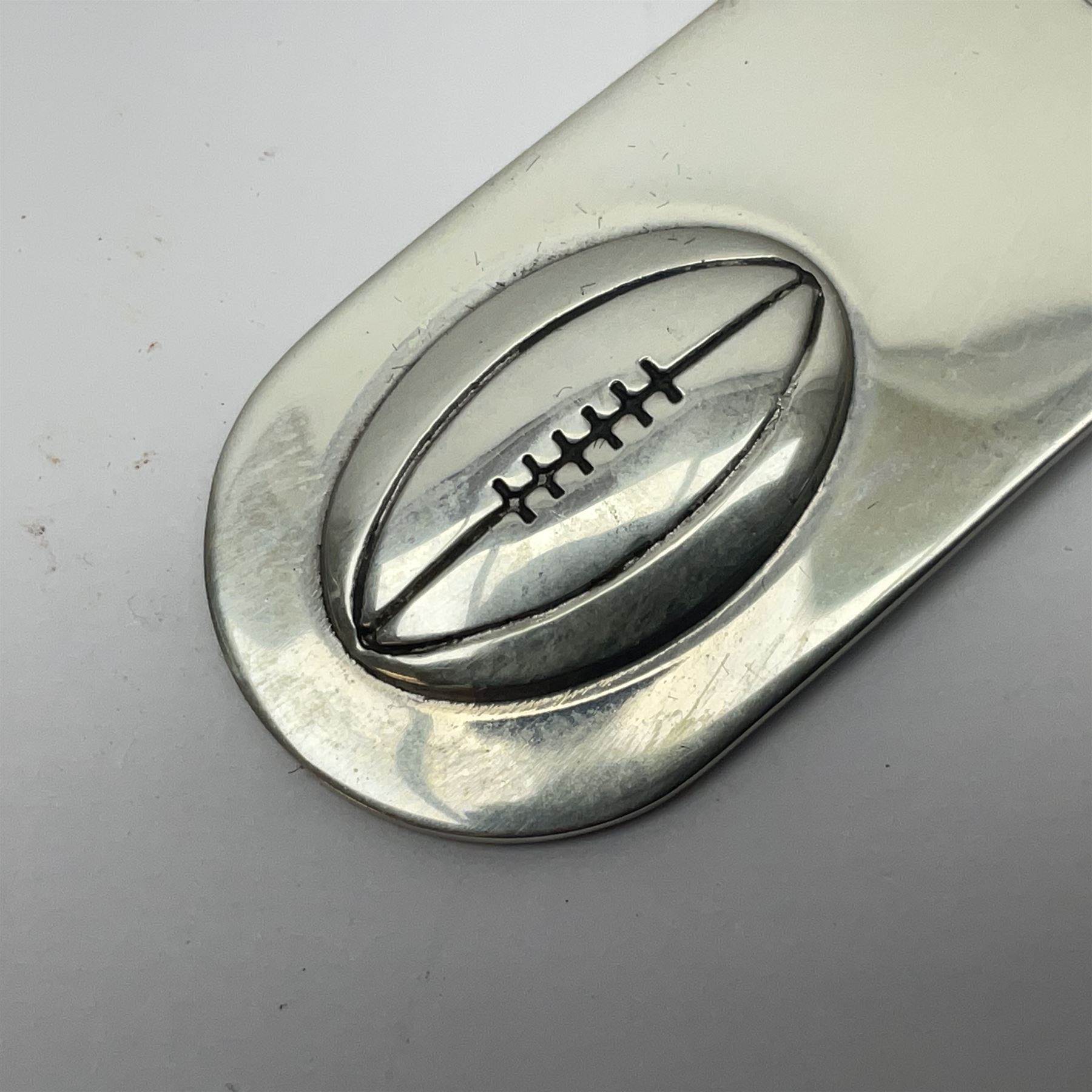 Silver rugby keyring - Image 3 of 4