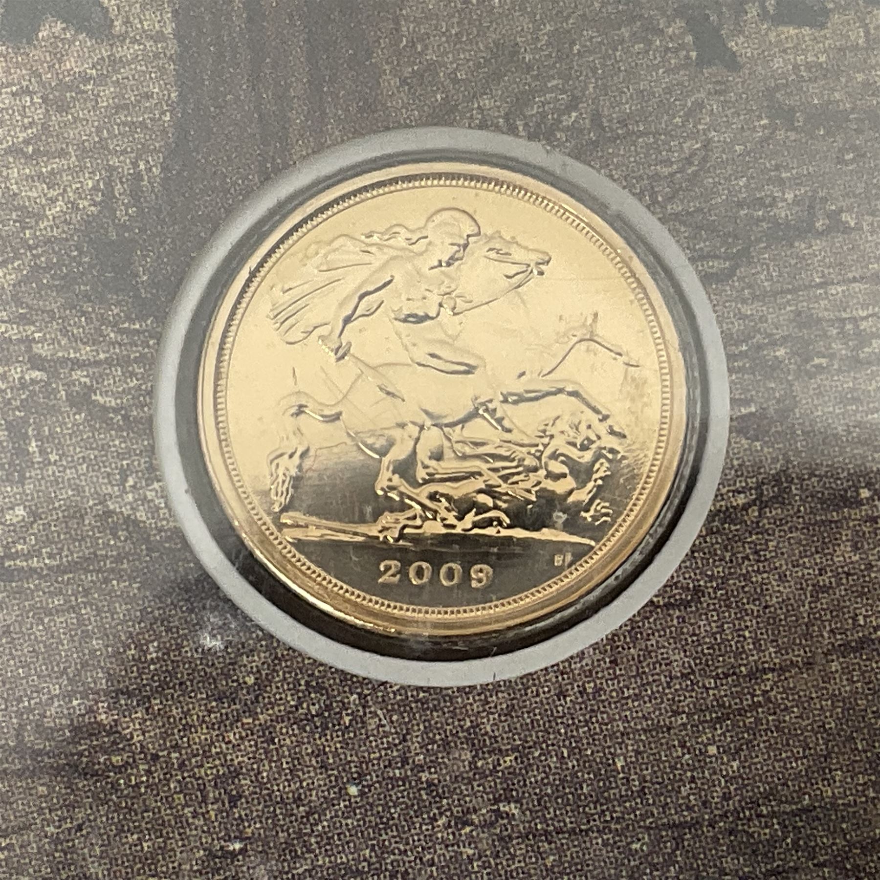Queen Elizabeth II 2009 gold quarter sovereign coin - Image 3 of 6