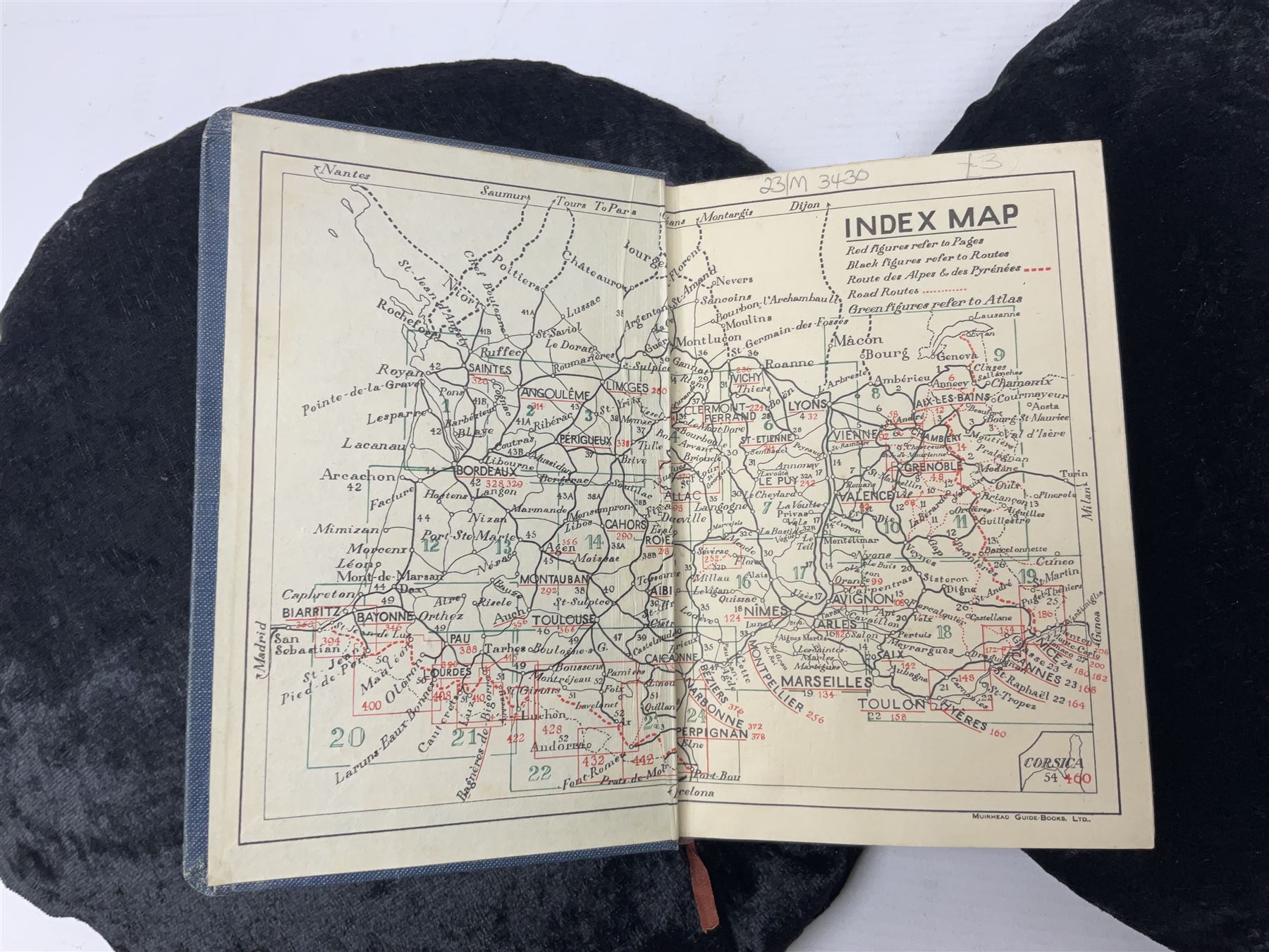 Collection of travel books - Image 15 of 38