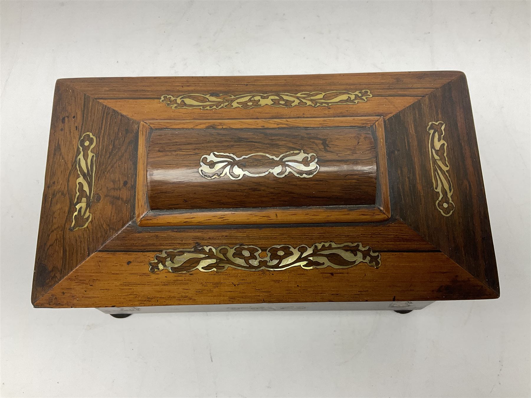 Victorian inlaid rosewood tea caddy of sarcophagus form H18cm - Image 2 of 6