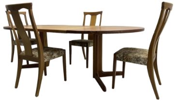Gudme Mobelfabrik - mid-20th century teak extending dining table (D123cm - L221cm