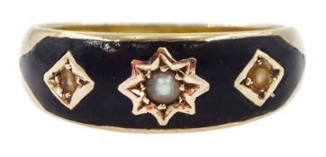 Early 20th century 9ct gold black enamel and pearl mourning ring