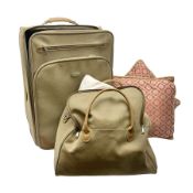 Shilton suitcase on wheels and matching travel bag