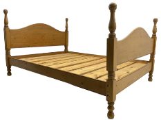 Waxed pine 4' 6'' double bedstead