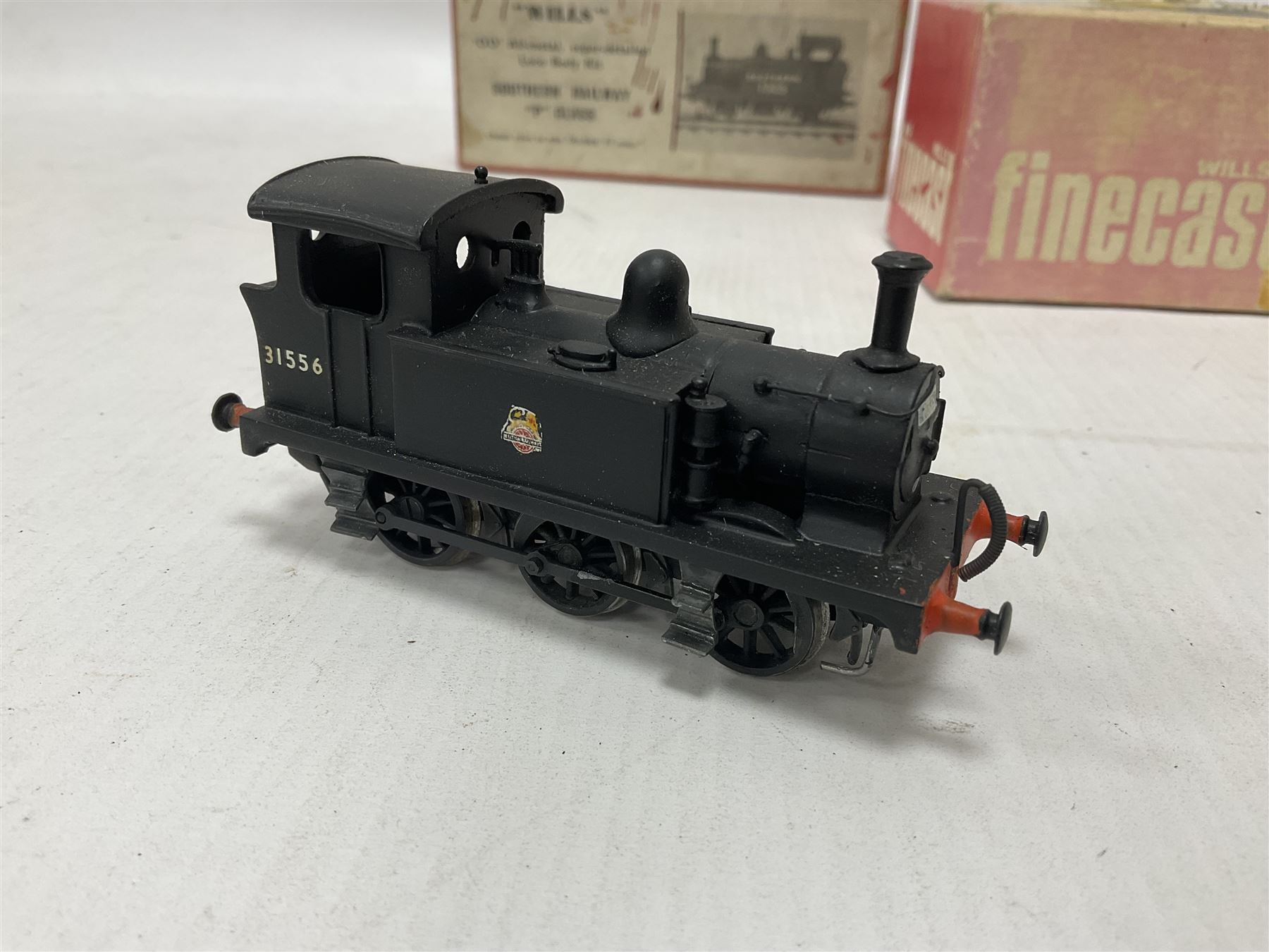 ‘00’ gauge - two kit built steam locomotives comprising unpainted Class E2 LBS/SR/BR 0-6-0T; Class P - Image 8 of 12