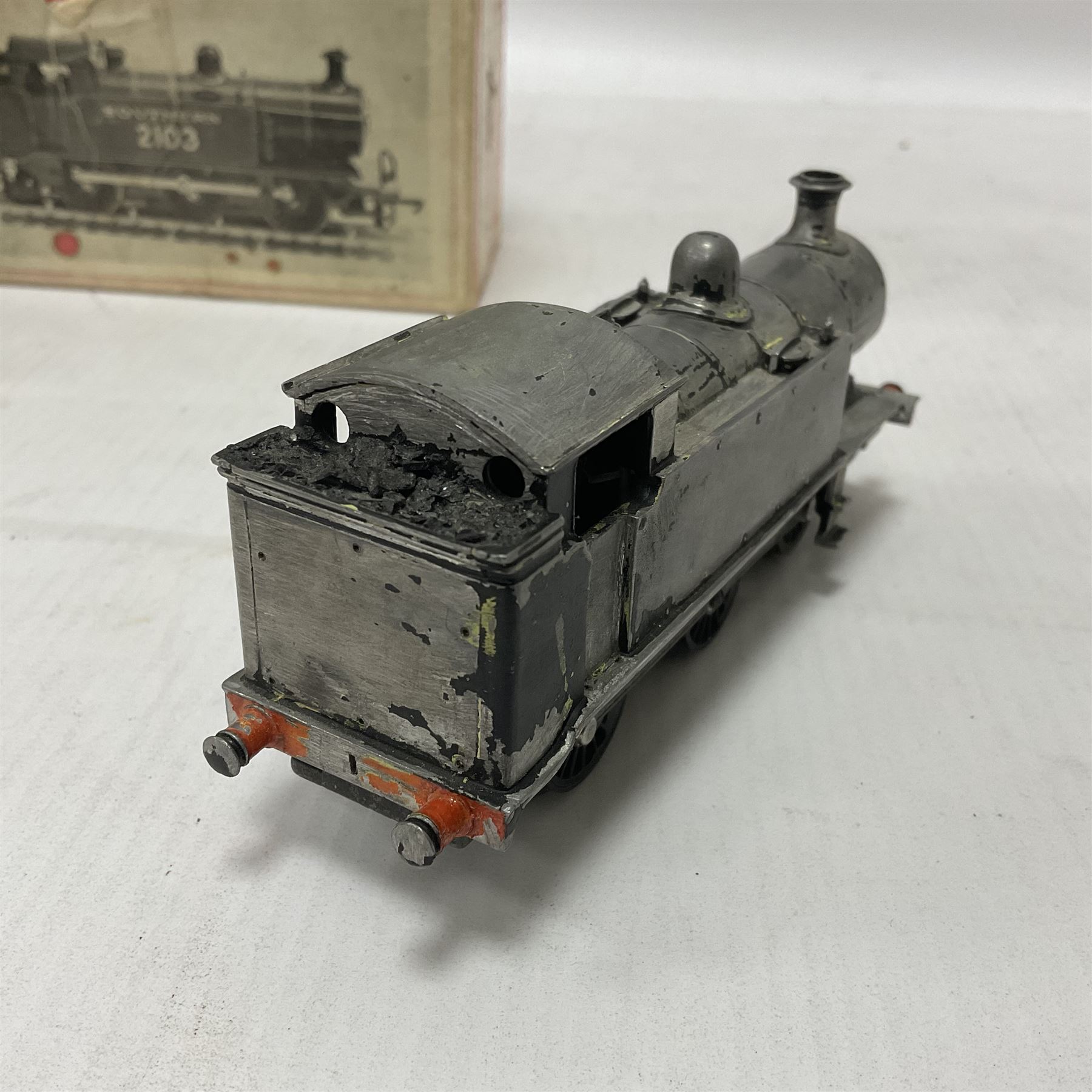 ‘00’ gauge - two kit built steam locomotives comprising unpainted Class E2 LBS/SR/BR 0-6-0T; Class P - Image 4 of 12