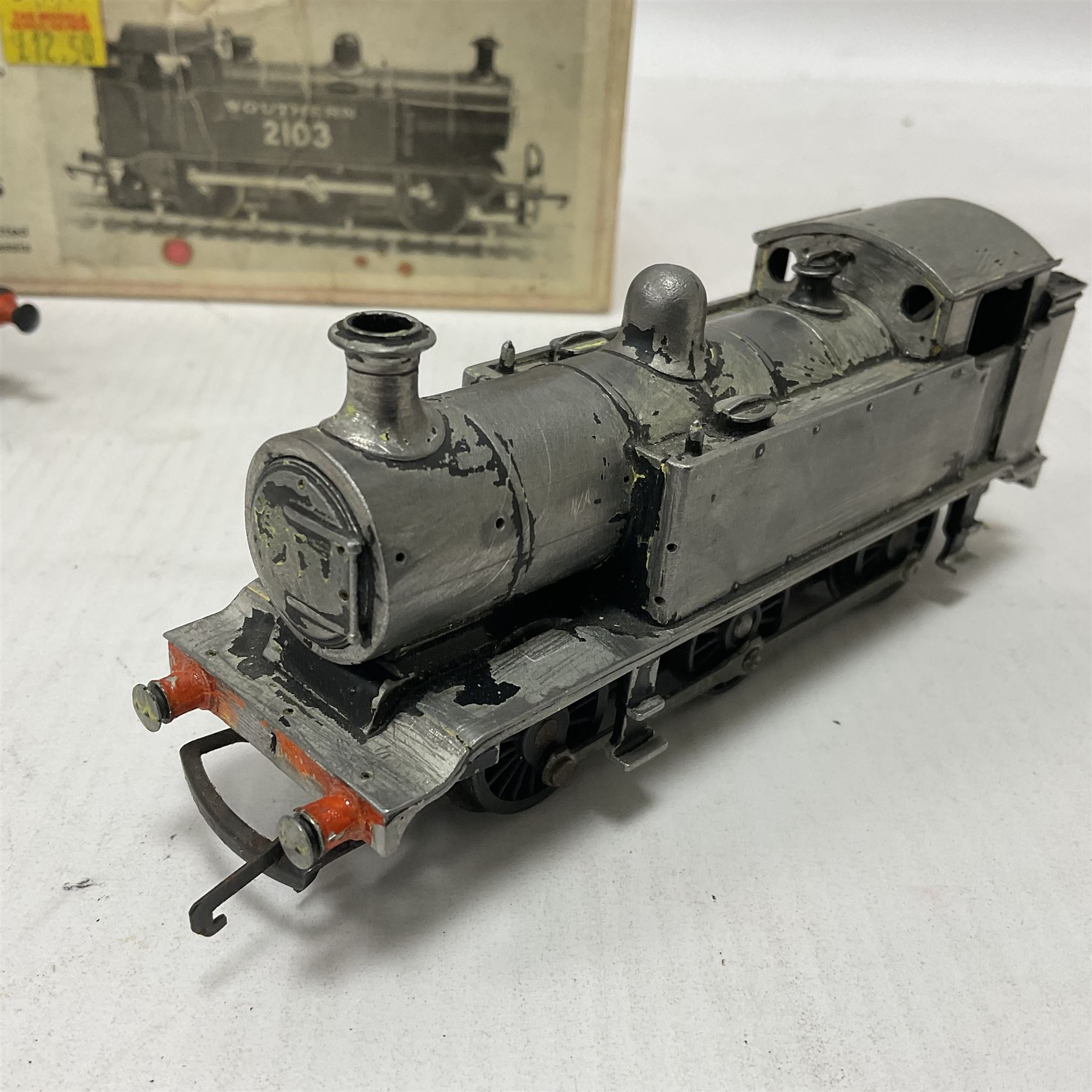 ‘00’ gauge - two kit built steam locomotives comprising unpainted Class E2 LBS/SR/BR 0-6-0T; Class P - Image 2 of 12