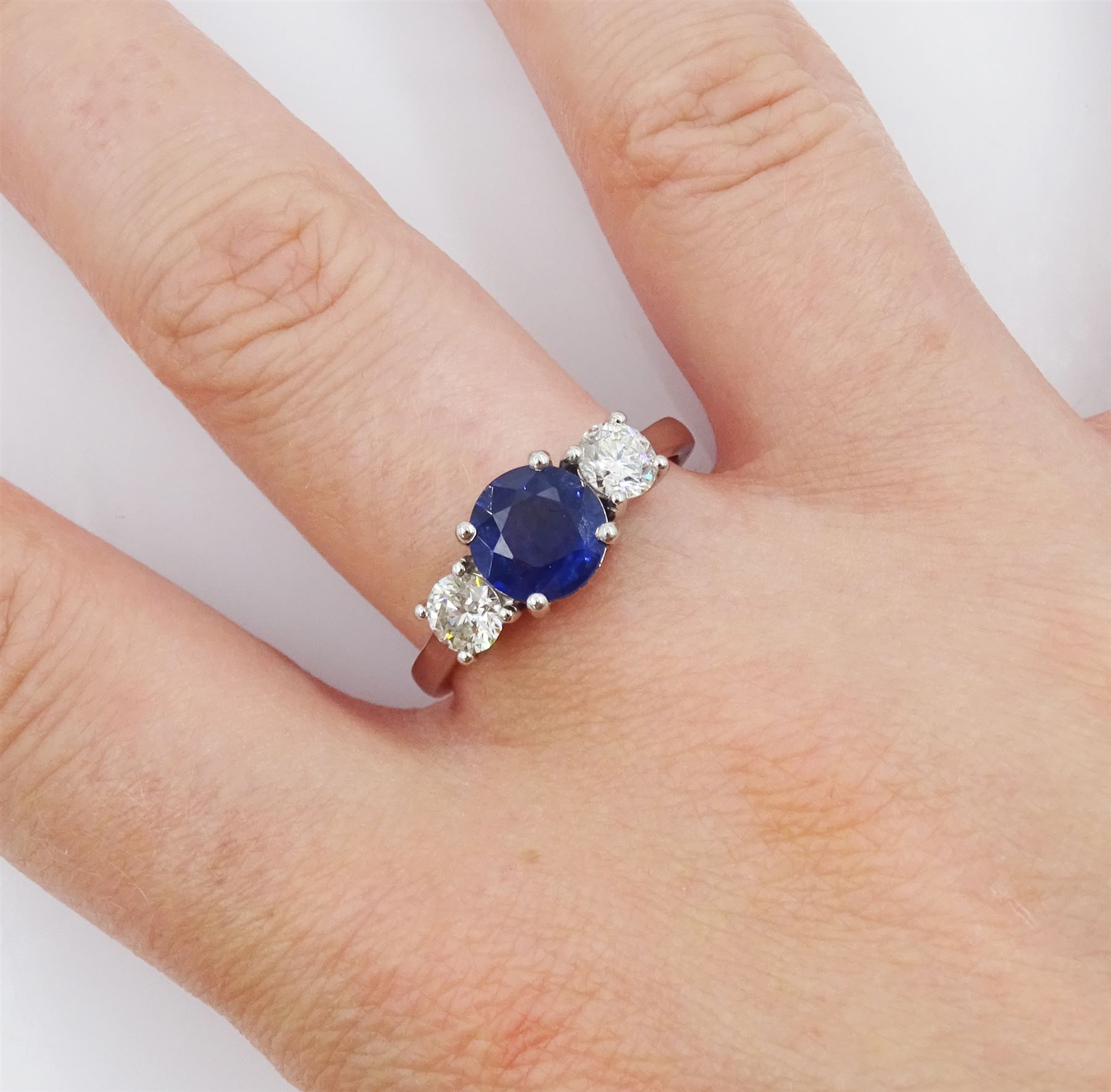 Platinum three stone sapphire and round brilliant cut diamond ring - Image 2 of 4