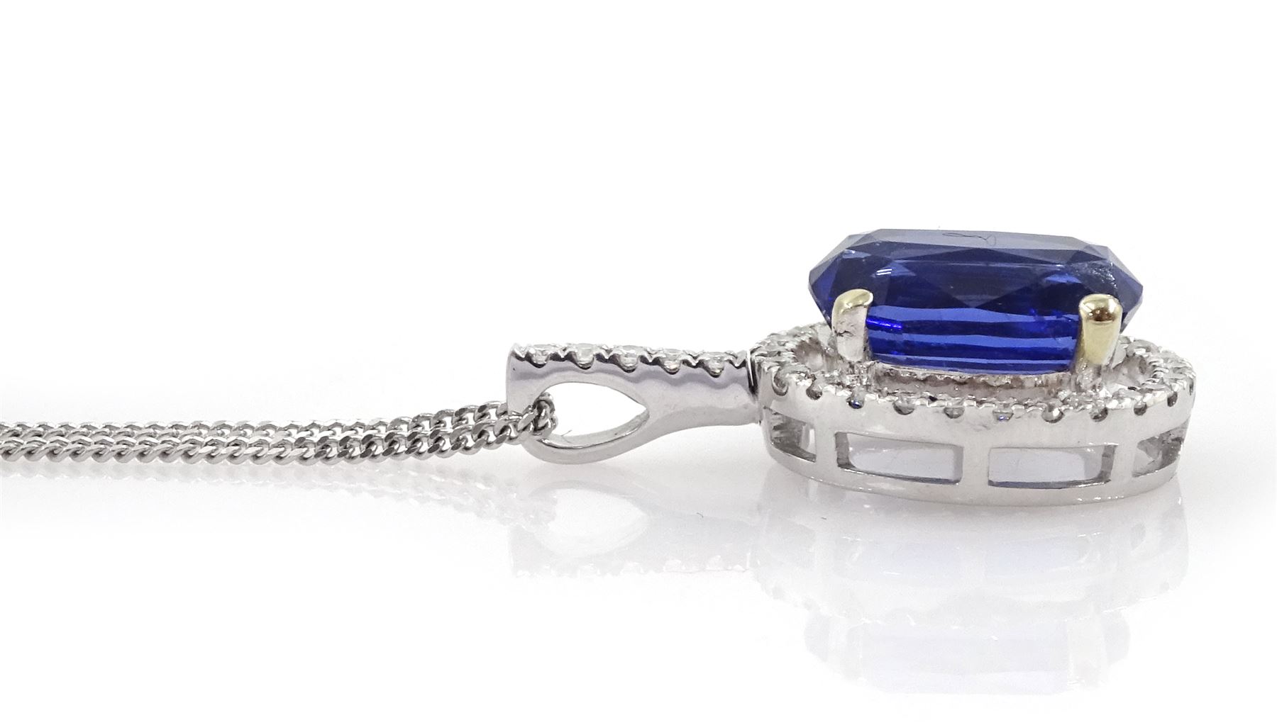 18ct white gold rectangular cushion cut sapphire and round brilliant cut diamond halo cluster pendan - Image 3 of 4