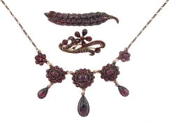 Victorian and later rose gold-plated garnet pendant necklace