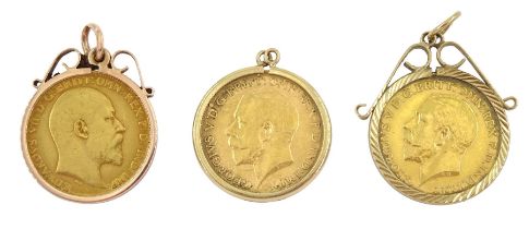 Three gold half sovereign coins dated 1906