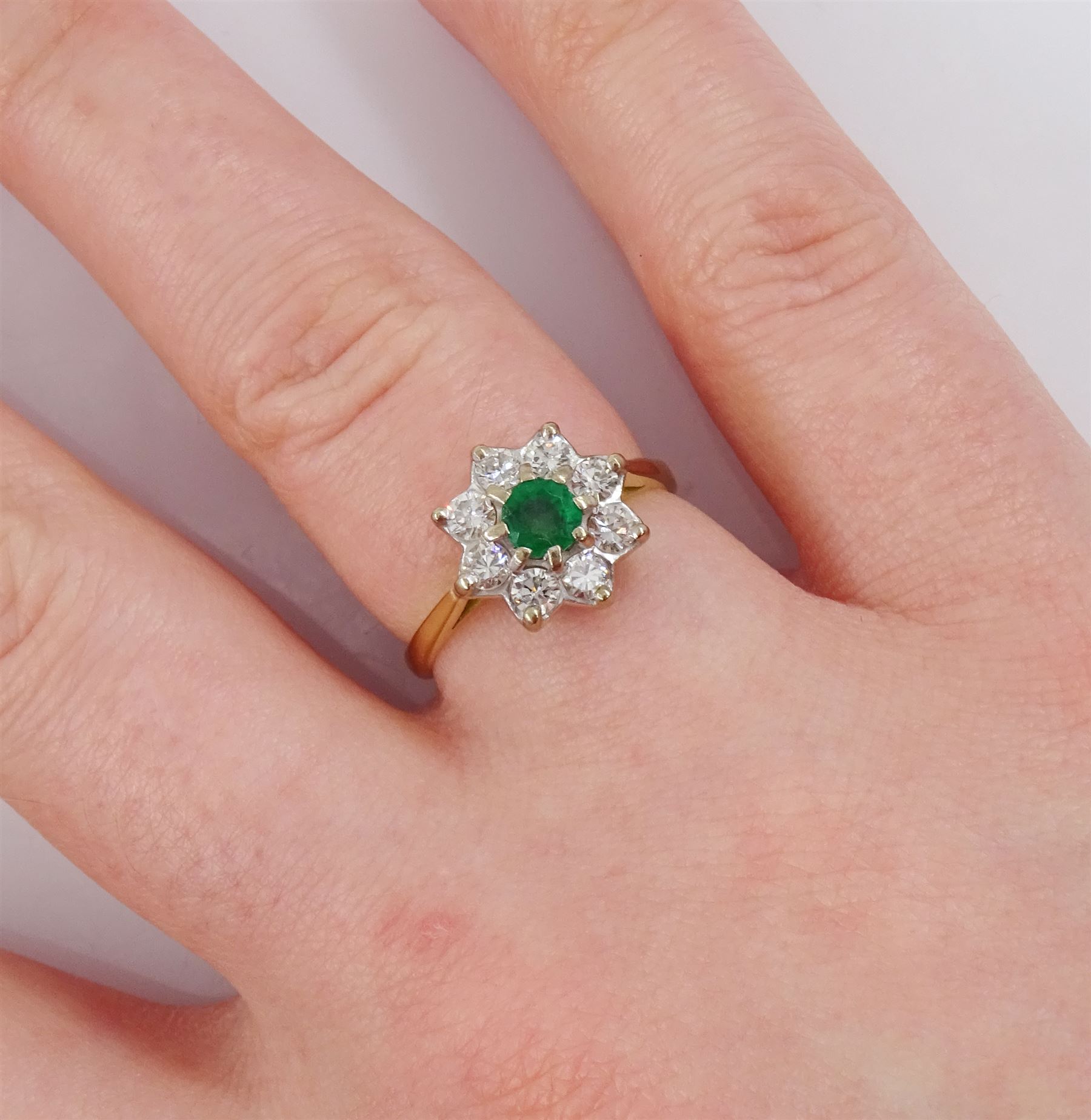 Gold emerald and round brilliant cut diamond cluster ring - Image 2 of 4